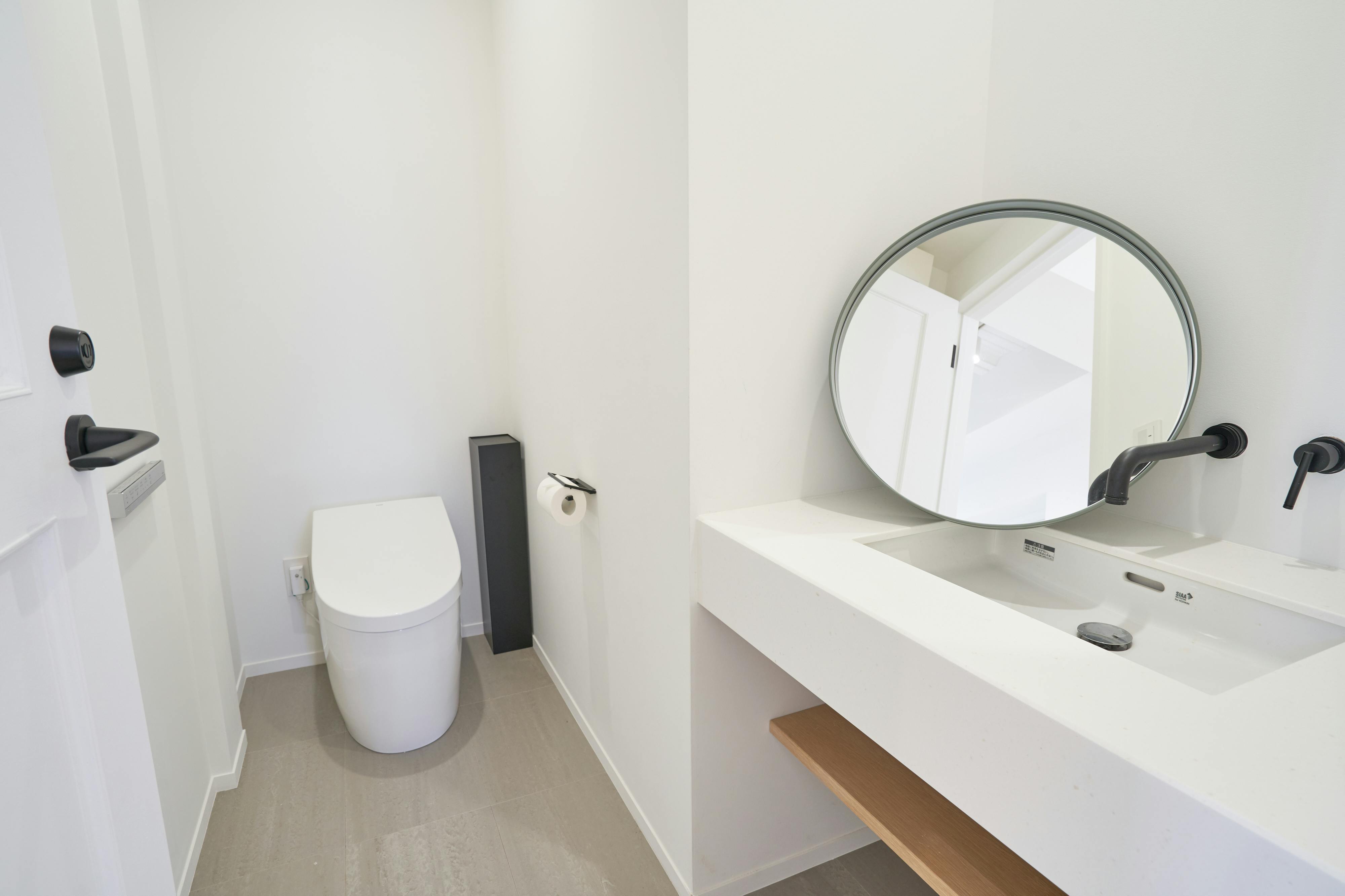 【神泉駅2分】アパレルの展示会や撮影に最適な自然光がたっぷり入るイベントスペース(5F)