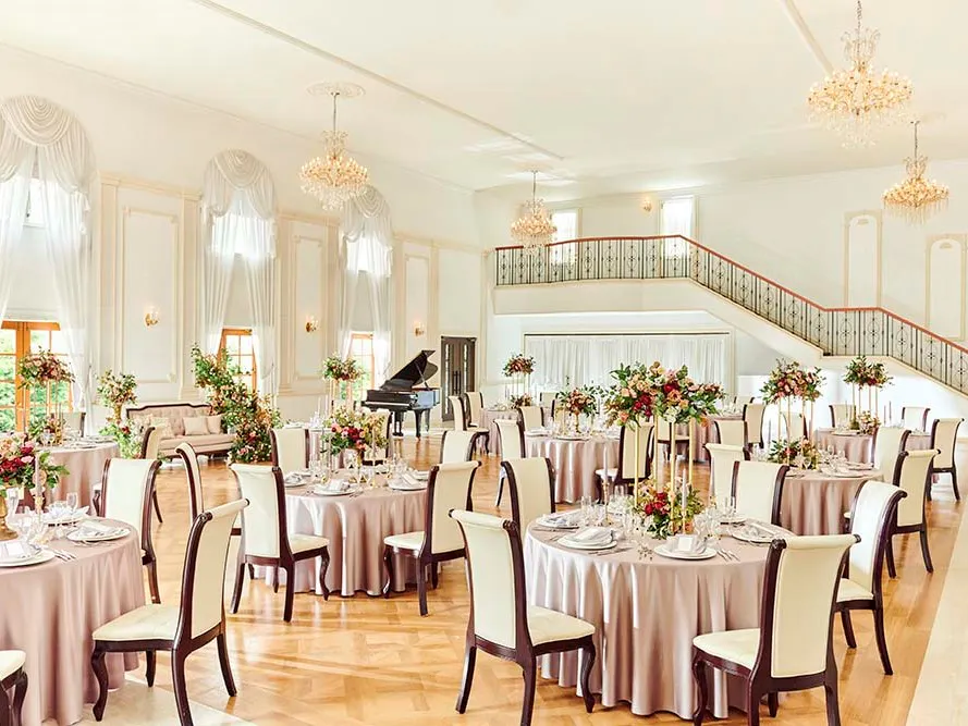 【小山市城東】撮影に最適な自然光がたっぷり入るイベントスペース(バンケット)