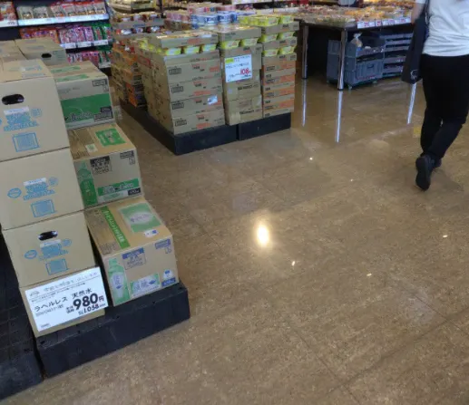 【マックスバリュ盛岡中屋敷店】サービスカウンター前 販促プロモーションに最適なスーパー店内催事イベントスペース