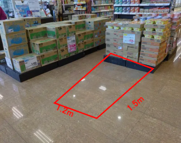 【マックスバリュ盛岡中屋敷店】サービスカウンター前 販促プロモーションに最適なスーパー店内催事イベントスペースの画像