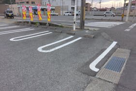 【ドラッグセイムス串本桟橋店】キッチンカー出店やプロモーション催事に最適なドラッグストアの駐車場イベントスペース