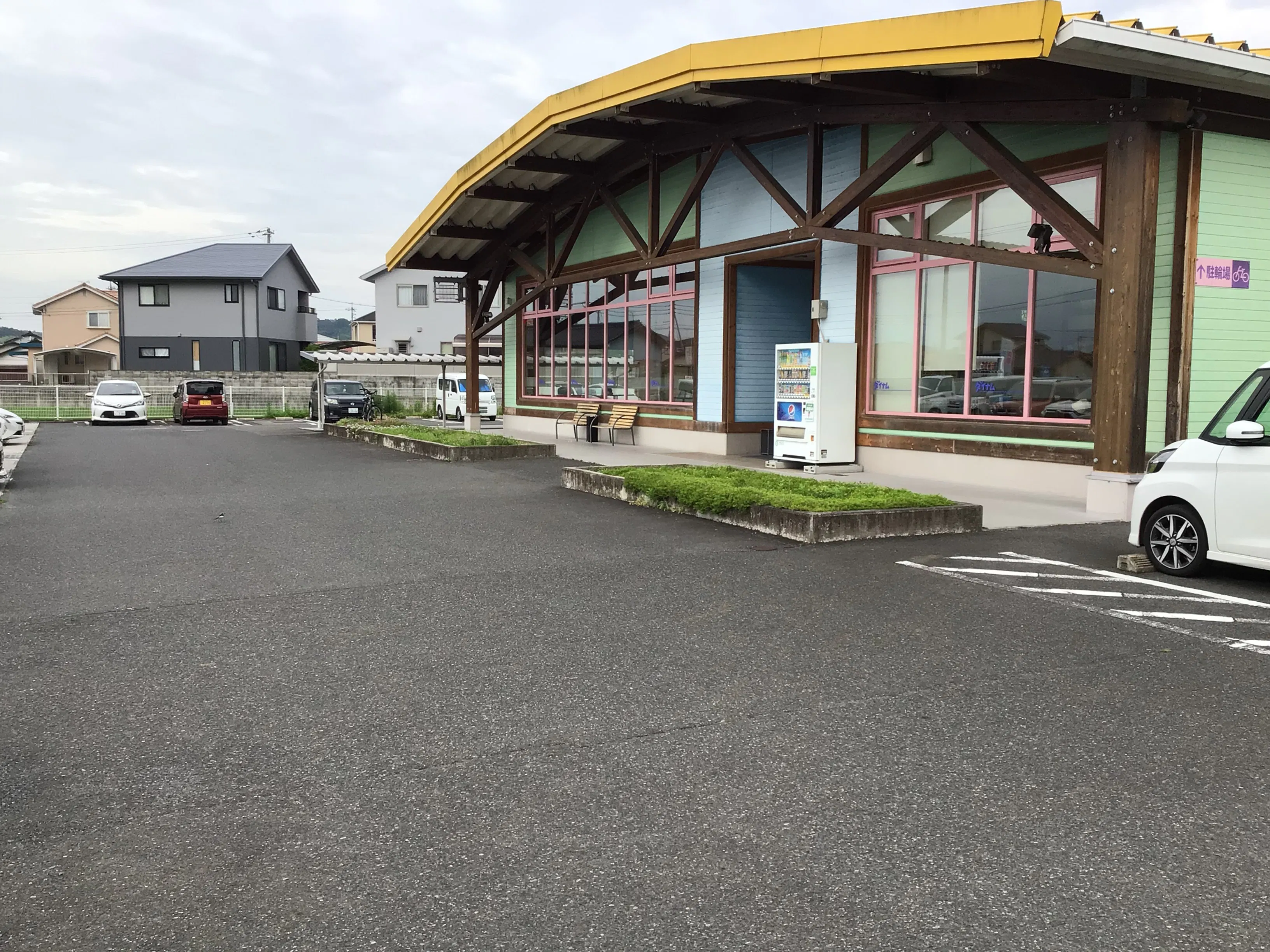 【ダイナム岡山津山店ゆったり館】物販やプロモーションに最適なアミューズメント施設のイベントスペース(正面)