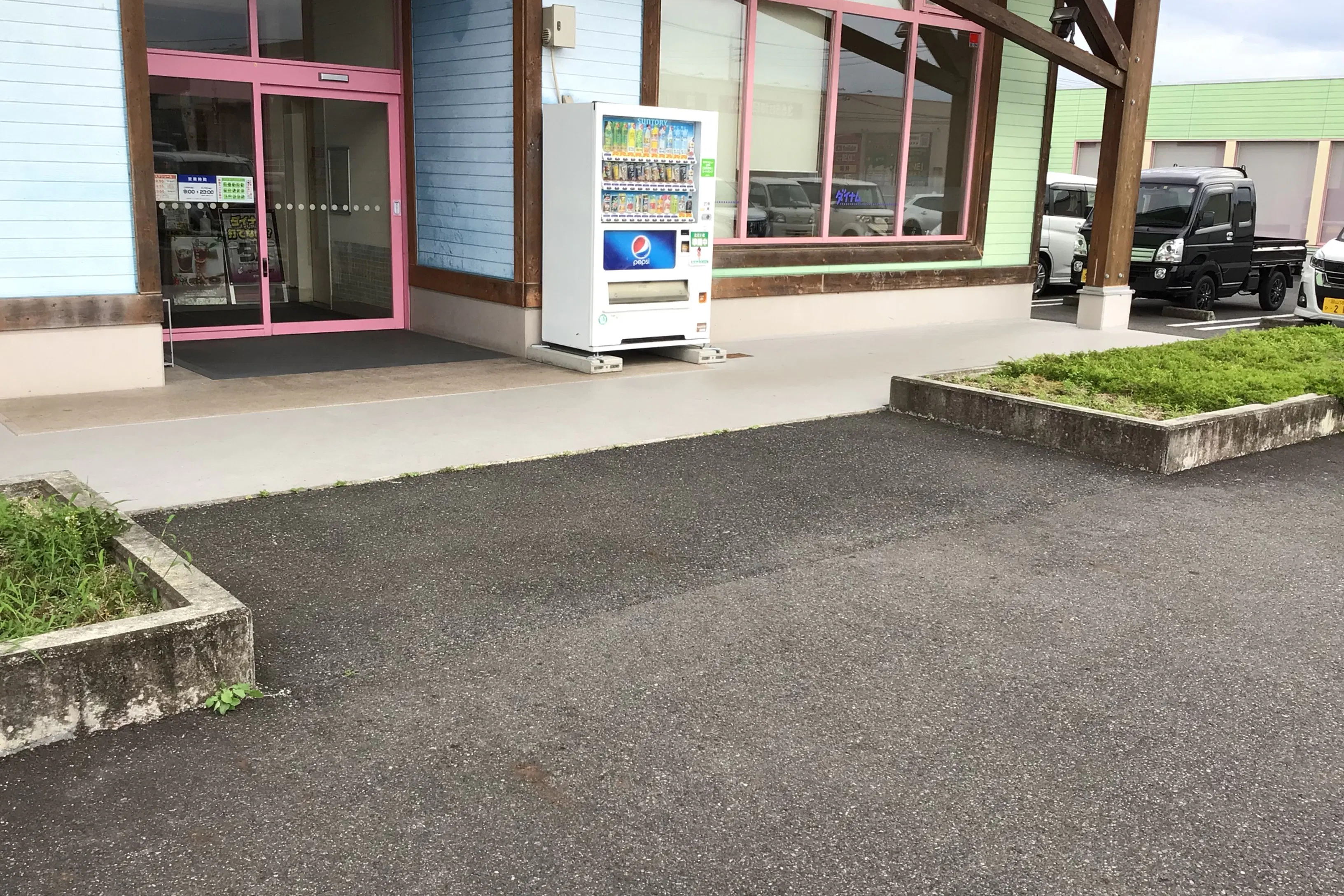 【ダイナム岡山津山店ゆったり館】物販やプロモーションに最適なアミューズメント施設のイベントスペース(正面)