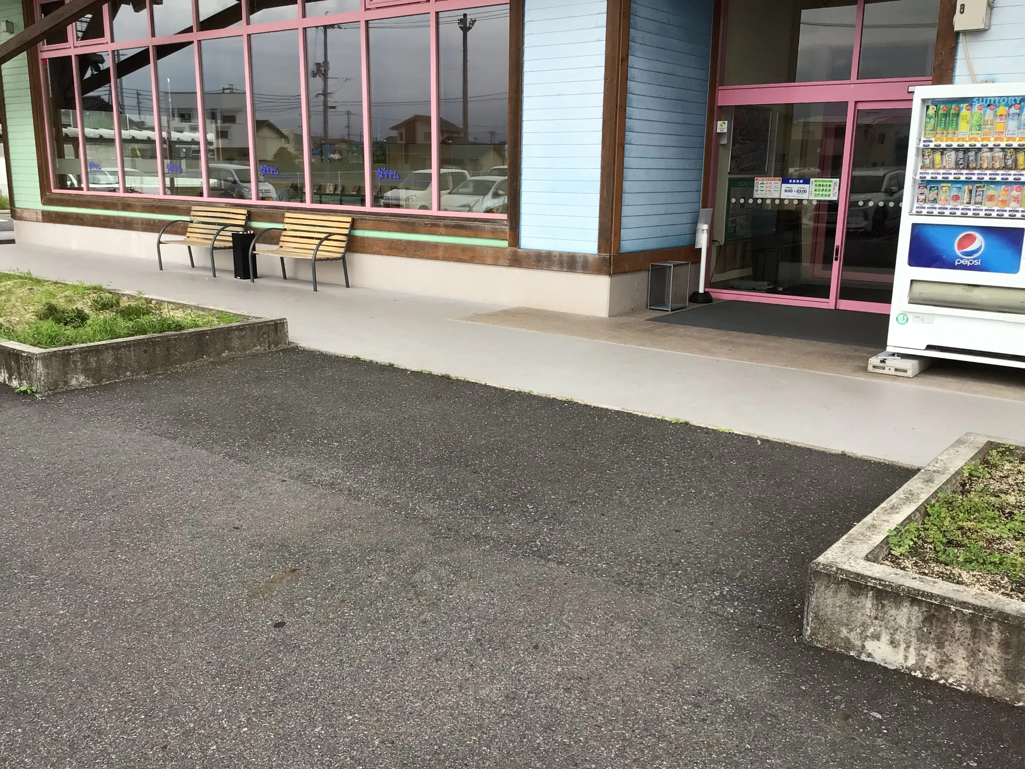 【ダイナム岡山津山店ゆったり館】物販やプロモーションに最適なアミューズメント施設のイベントスペース(正面)