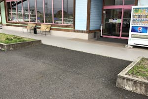 【ダイナム岡山津山店ゆったり館】物販やプロモーションに最適なアミューズメント施設のイベントスペース(正面)