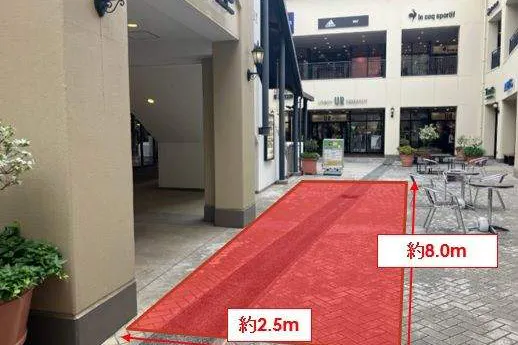 【三井アウトレットパーク 多摩南大沢】ファクトリーアウトレッツVilla1階 中央エスカレーター下