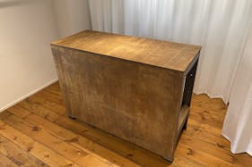 【原宿駅6分】展示会・ポップアップに最適な木のぬくもりを感じられる駅チカにあるレンタルスタジオ(展示什器貸出無料)