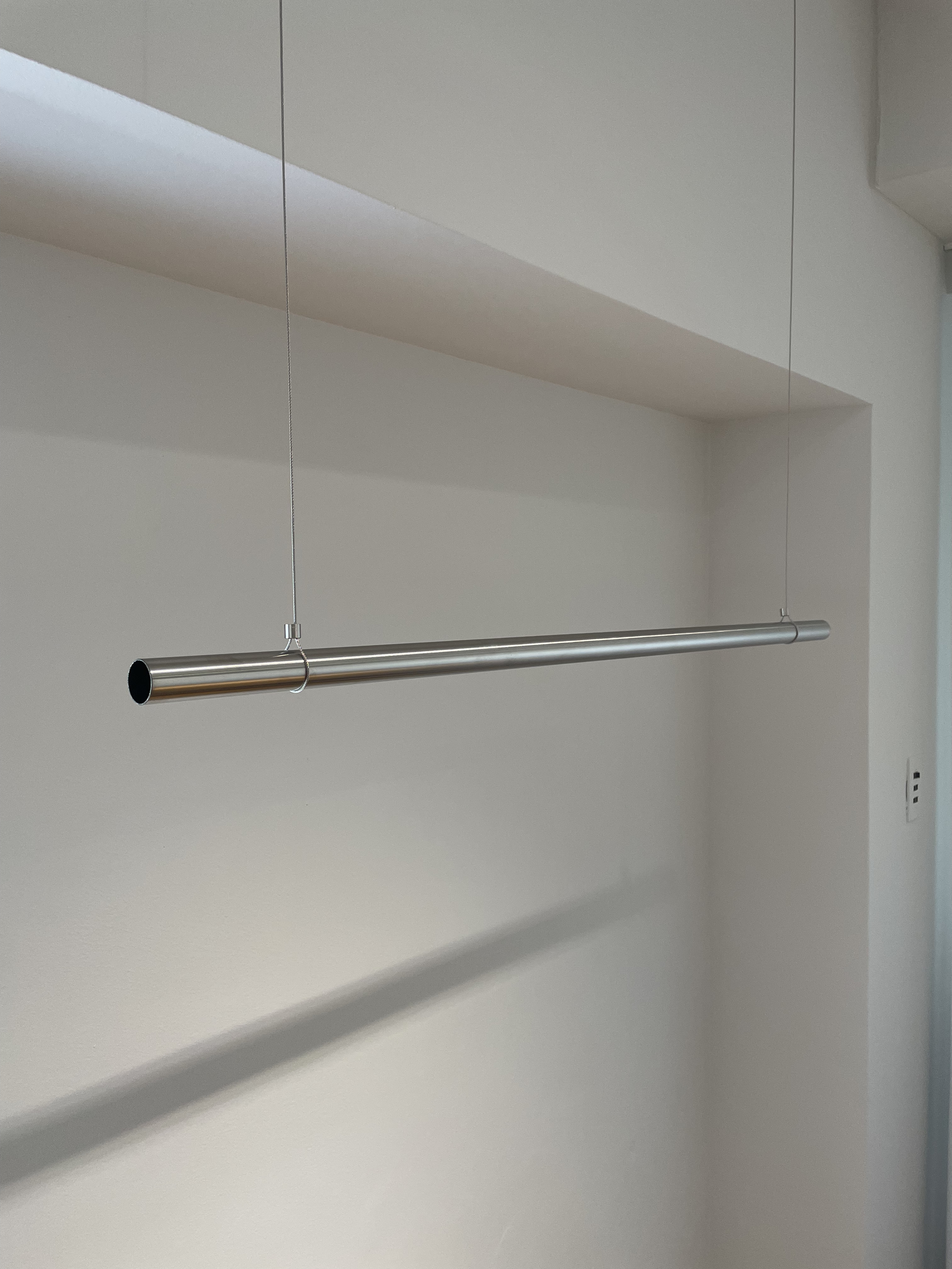 ・天井吊ハンガーポール（幅1820高さ1580・脱着可）×3台 /（幅910高さ1580・脱着可）×4台