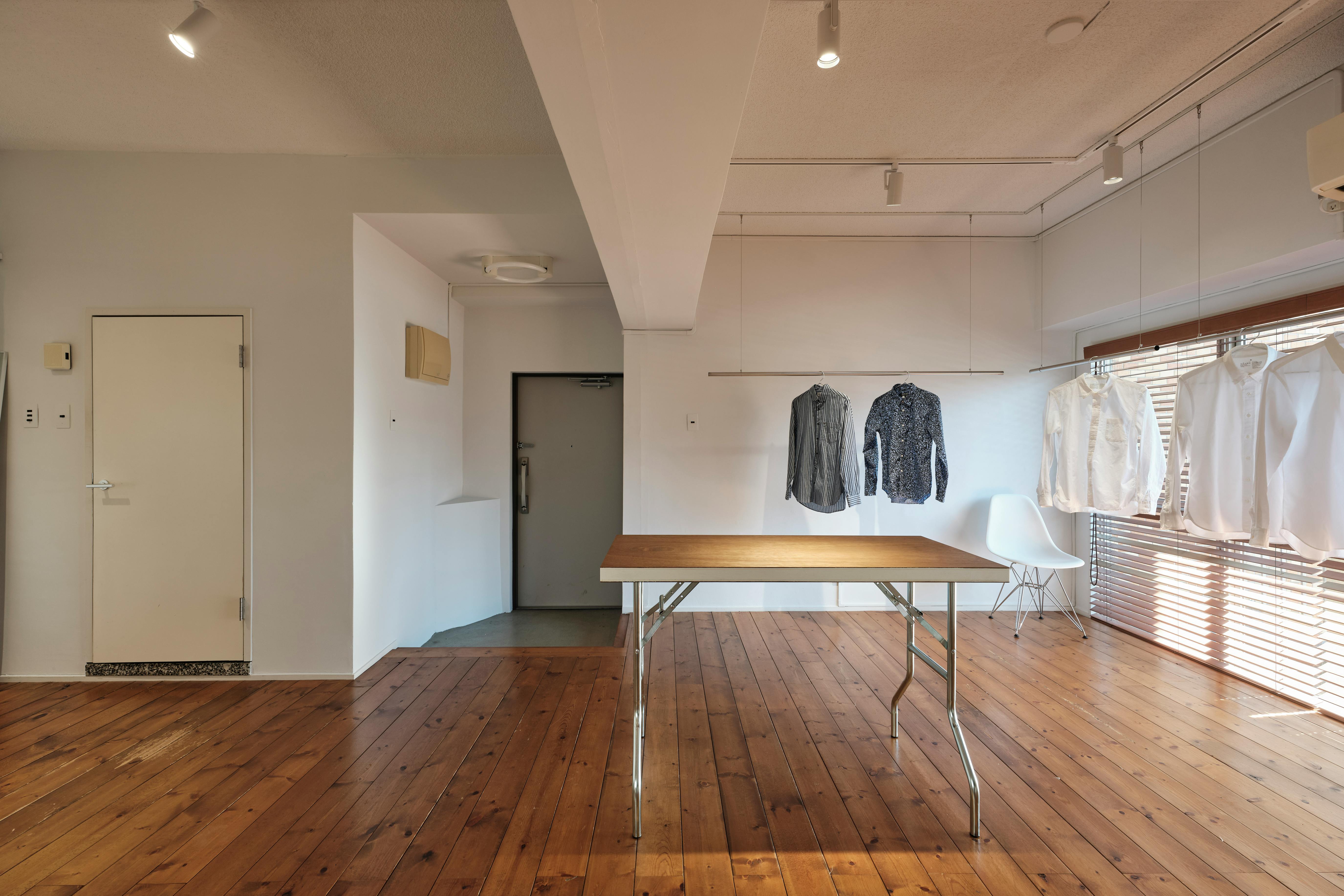 【原宿駅6分】展示会・ポップアップに最適な木のぬくもりを感じられる駅チカにあるレンタルスタジオ(展示什器貸出無料)