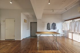【原宿駅6分】展示会・ポップアップに最適な木のぬくもりを感じられる駅チカにあるレンタルスタジオ(展示什器貸出無料)