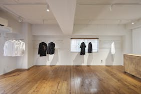 【原宿駅6分】展示会・ポップアップに最適な木のぬくもりを感じられる駅チカにあるレンタルスタジオ(展示什器貸出無料)