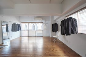 【原宿駅6分】展示会・ポップアップに最適な木のぬくもりを感じられる駅チカにあるレンタルスタジオ(展示什器貸出無料)