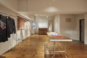 【原宿駅6分】展示会・ポップアップに最適な木のぬくもりを感じられる駅チカにあるレンタルスタジオ(展示什器貸出無料)