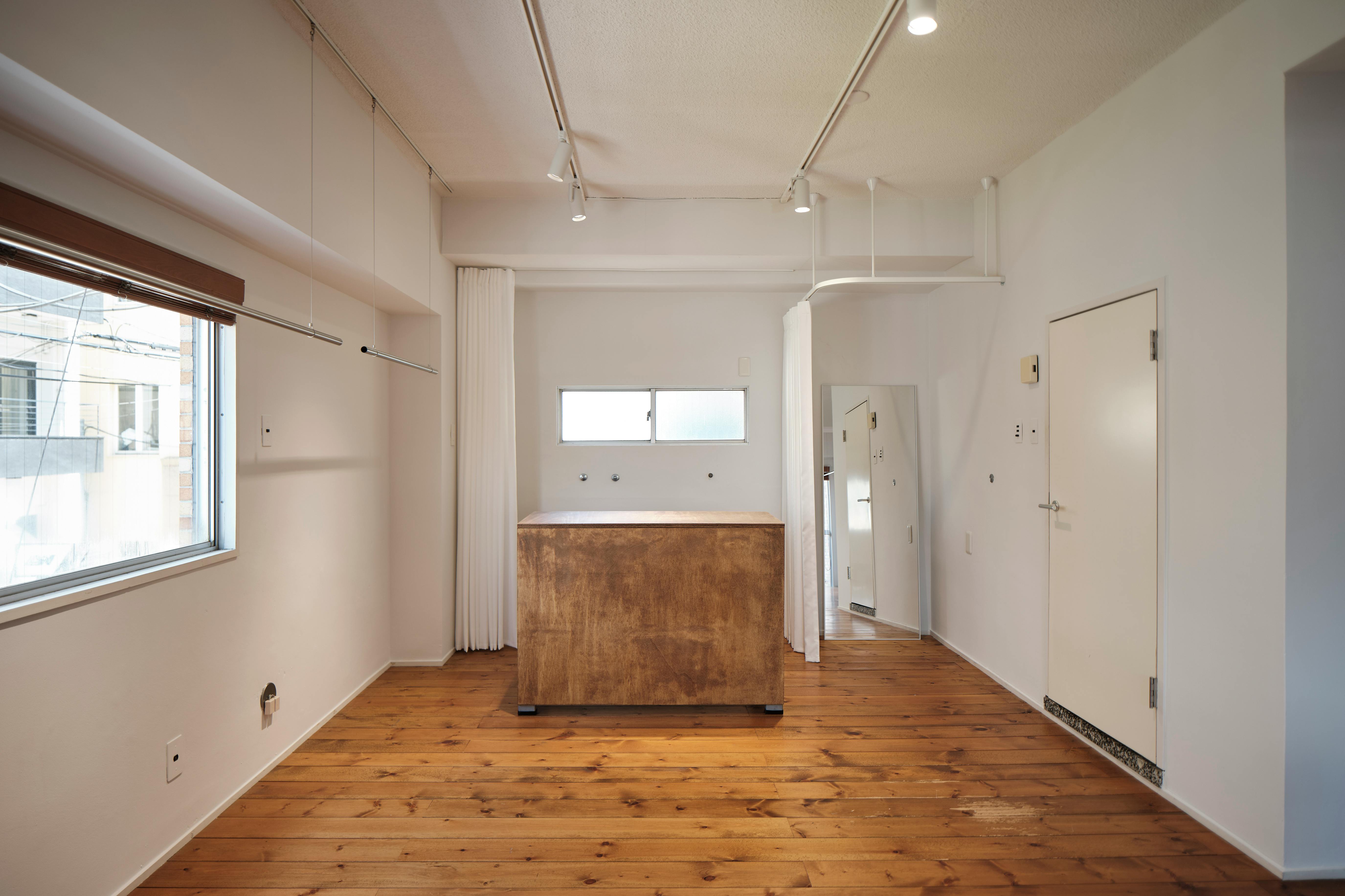 【原宿駅6分】展示会・ポップアップに最適な木のぬくもりを感じられる駅チカにあるレンタルスタジオ(展示什器貸出無料)