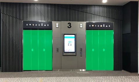 【イオンモール神戸南】モール内広告 エレベーターの画像