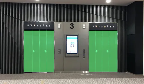 【イオンモール神戸南】モール内広告 エレベーターの画像
