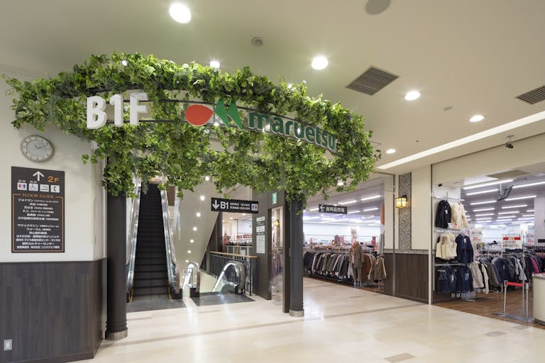 エスカレーターすぐです