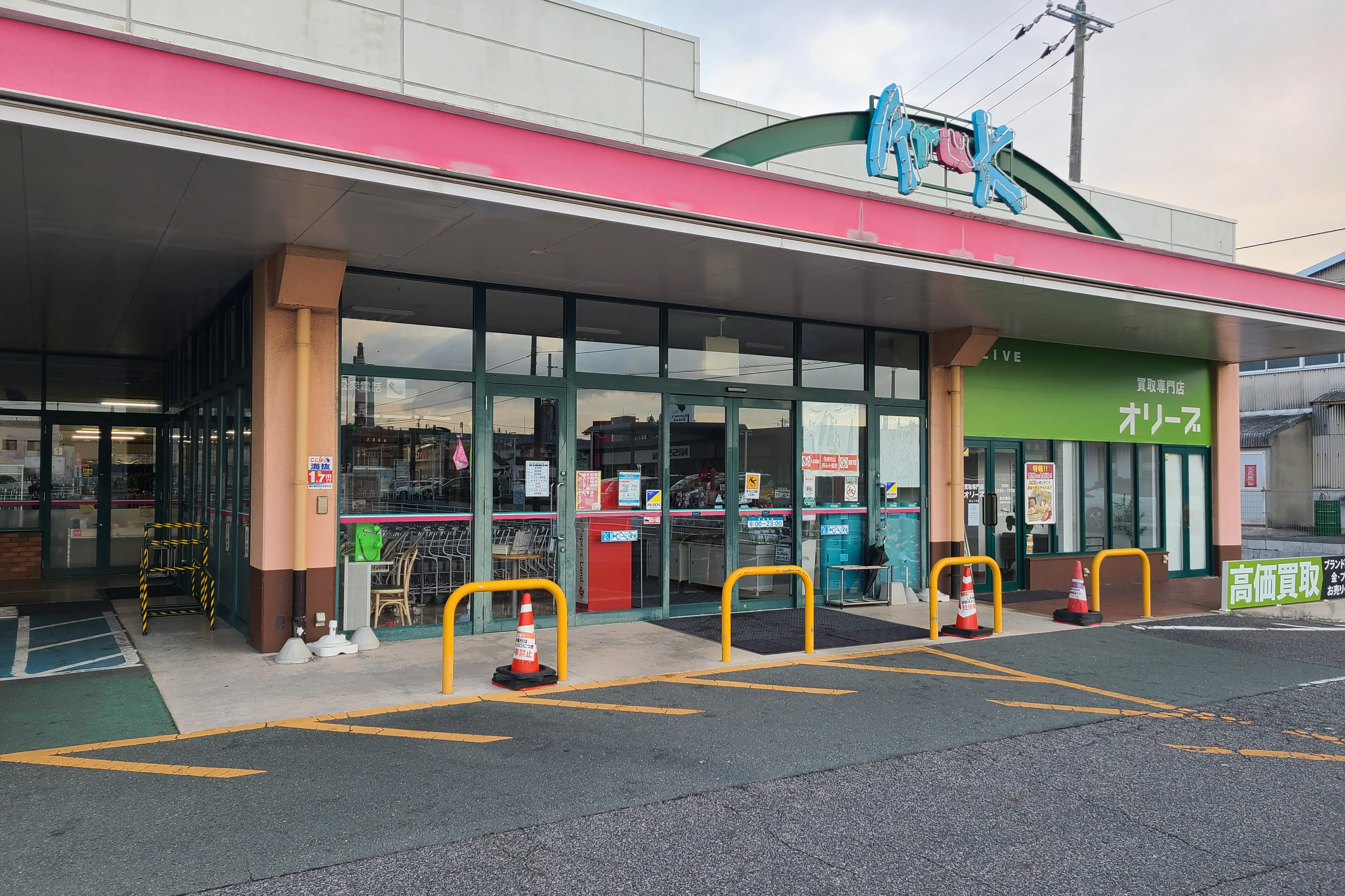 【アルク南浜店】プロモーションイベントに最適なスーパーの駐車場スペース