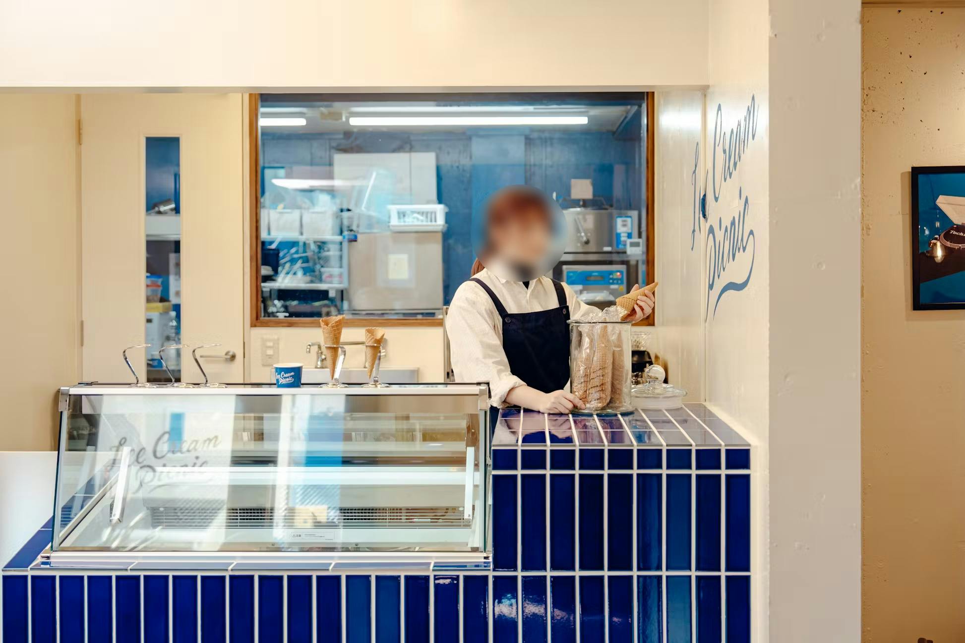 【本駒込駅3分】展示に適したアイスクリーム屋さんの棚貸し出し白山駅からも/3分とアクセスに優れた販売スタッフ不要な貸しスペース