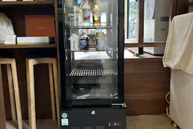 【本駒込駅2分/白山駅4分】冷蔵ショーケースあり。展示に適したアイスクリーム屋さんの棚貸し / 駅からのアクセス◎ / 販売スタッフ不要◎