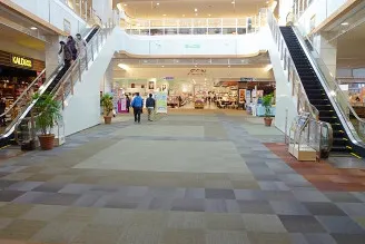 【イオンモール大曲/1F緑の広場】各種プロモーションイベントや大型の物販イベントに最適なメイン動線上にあるイベントスペース