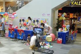 【イオンモール大曲/1F緑の広場】各種プロモーションイベントや大型の物販イベントに最適なメイン動線上にあるイベントスペース