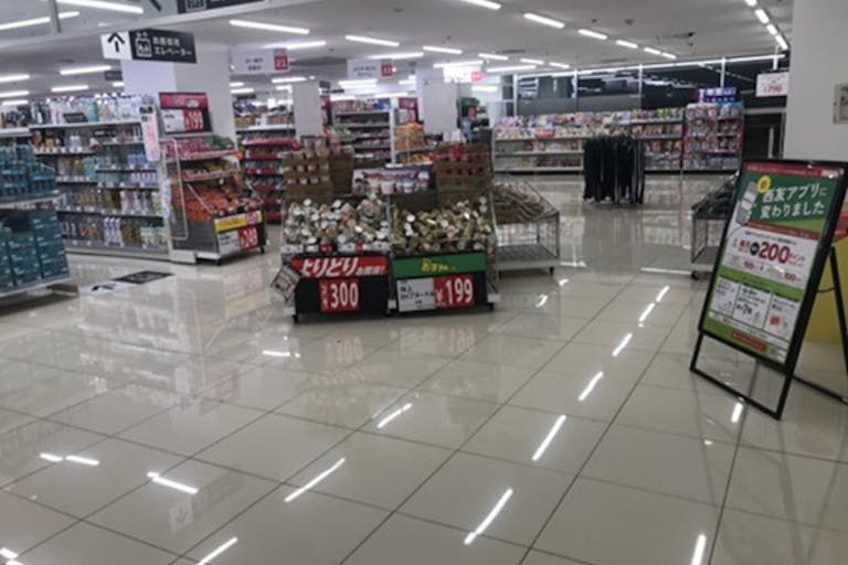 【西友 都賀店】2Fエスカレーター前 プロモーション用途や物販、食物販のポップアップストアに最適なスーパー店内催事イベントスペースの画像1
