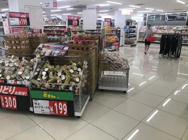 【西友 都賀店】2Fエスカレーター前 プロモーション用途や物販、食物販のポップアップストアに最適なスーパー店内催事イベントスペース