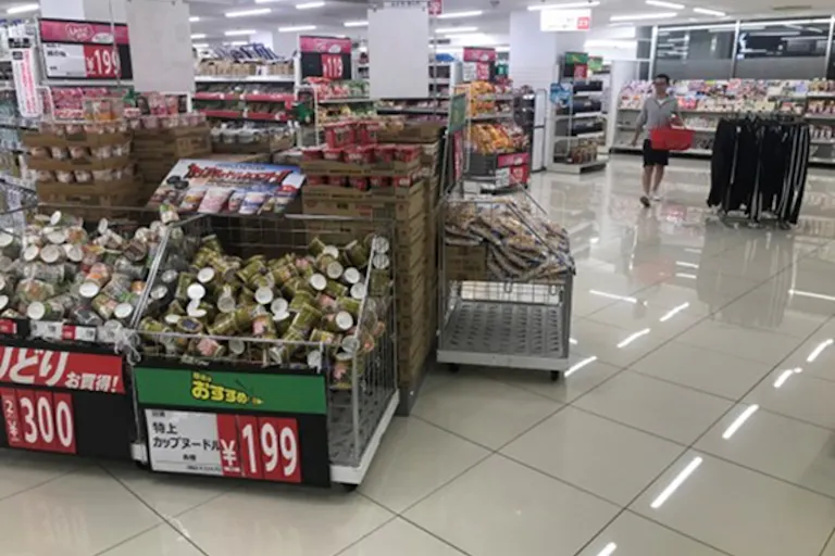 【西友 都賀店】2Fエスカレーター前 プロモーション用途や物販、食物販のポップアップストアに最適なスーパー店内催事イベントスペースの画像3