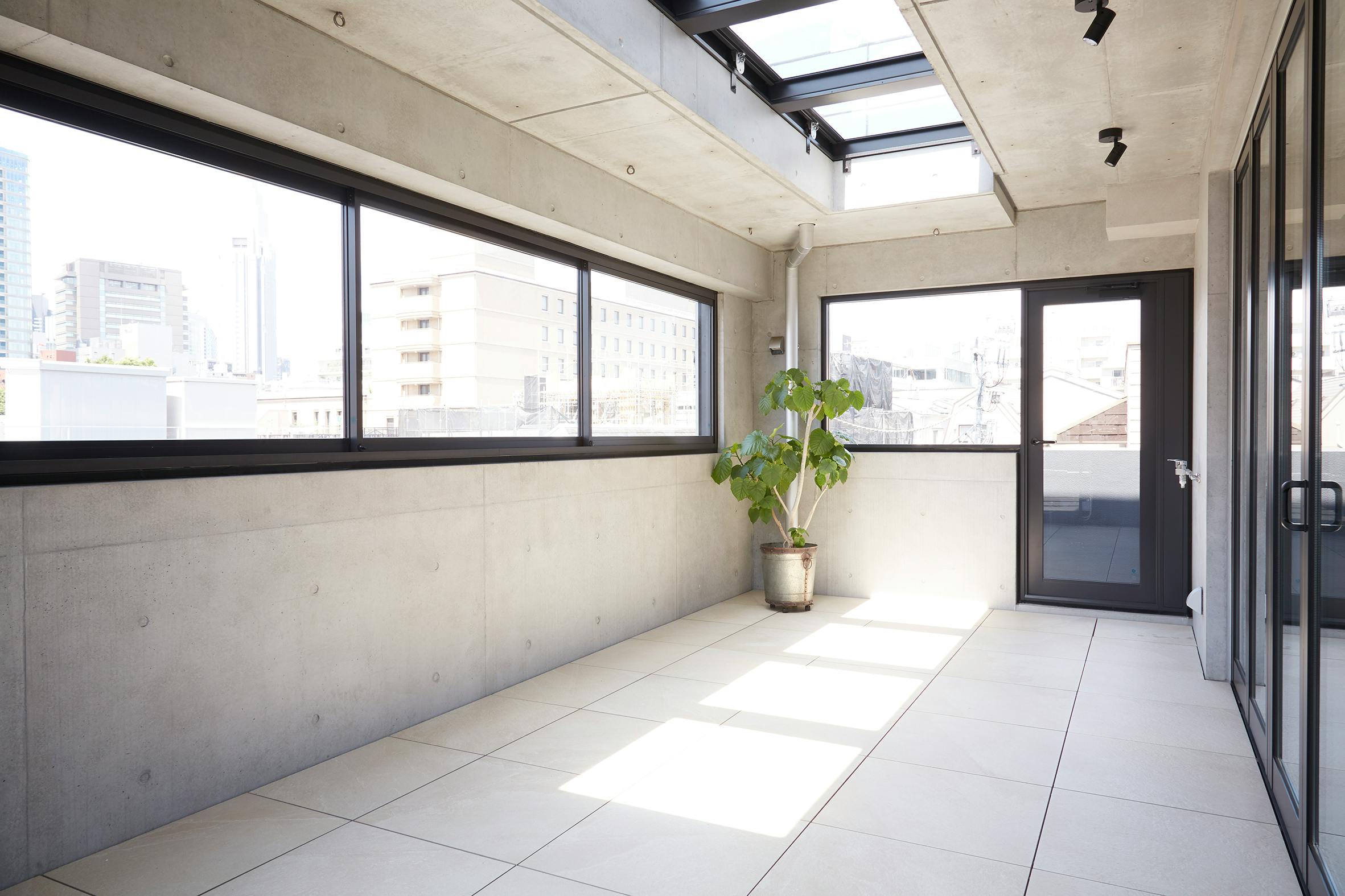 【北参道駅3分|割引キャンペーン中】撮影やアパレル展示会に最適なモダンな雰囲気のハウススタジオ