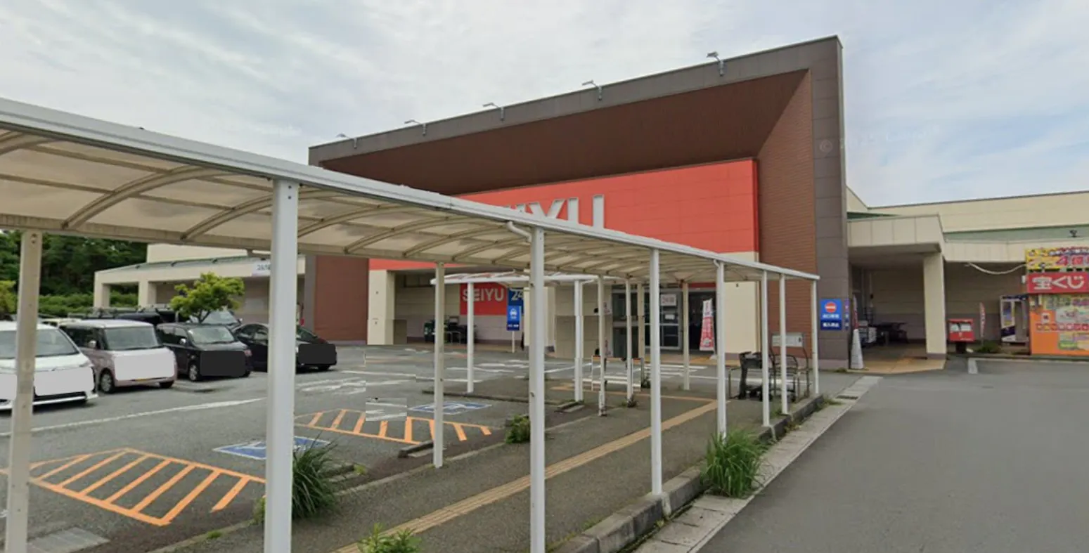 【西友　松長店】外区画店頭入口付近 (駐車場)　キッチンカー など販売におすすめな屋外催事イベントスペースの画像