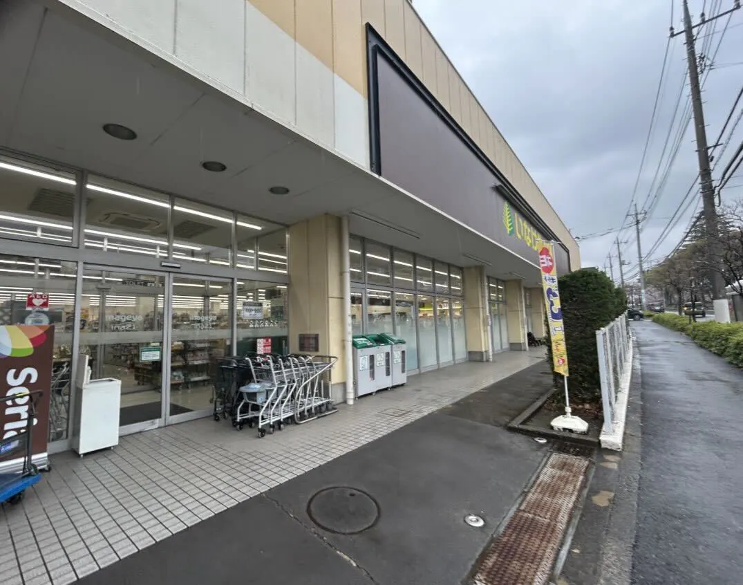 【いなげやina21町田成瀬台店】各種プロモーションイベントに最適なスーパーマーケットの店頭軒下スペース