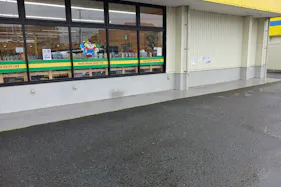 【あんくる夢市場 鹿島店】お客様出口付近 販促プロモーションや物販に最適なスーパー屋外催事イベントスペース