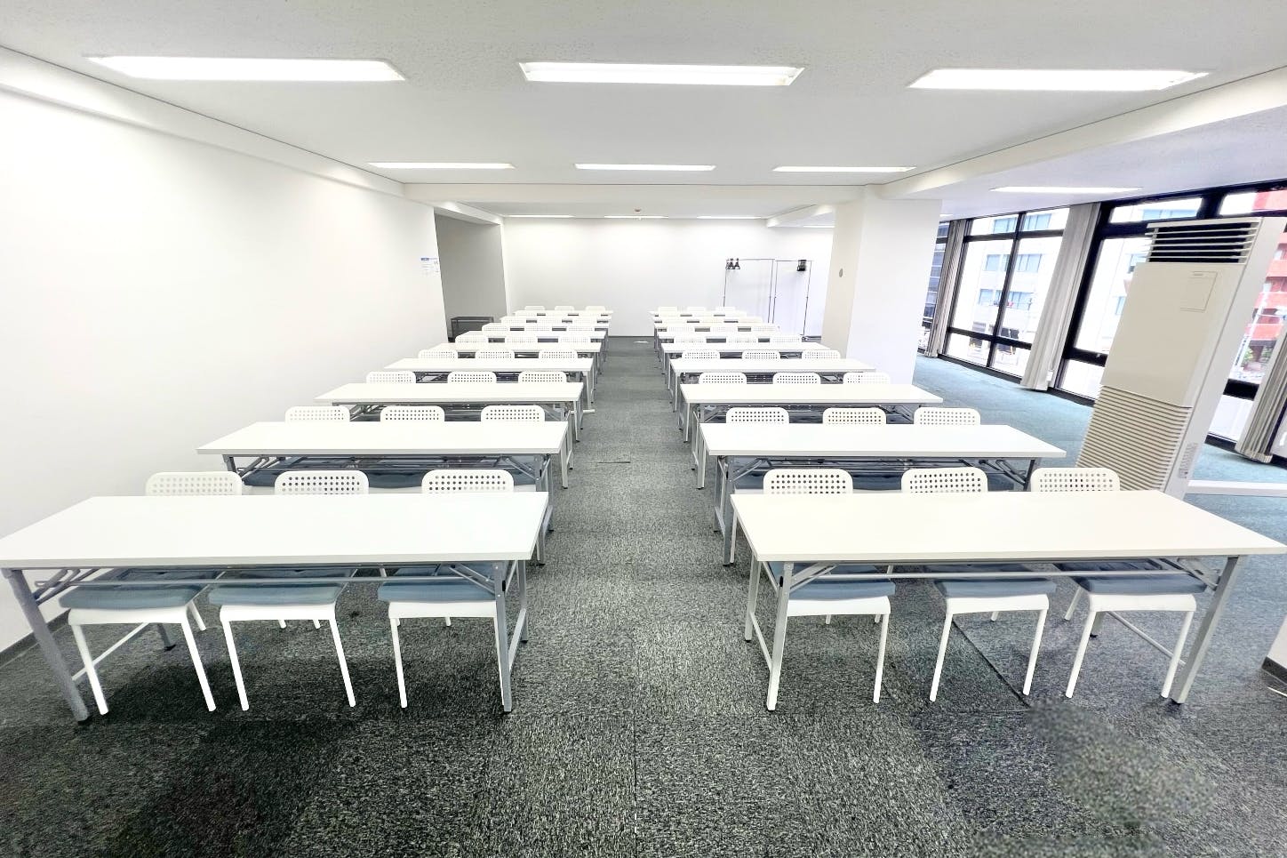 【新宿御苑前駅3分】招待制の製品PR会や受注販売会に適した50名程度収容可能なレンタルスペース