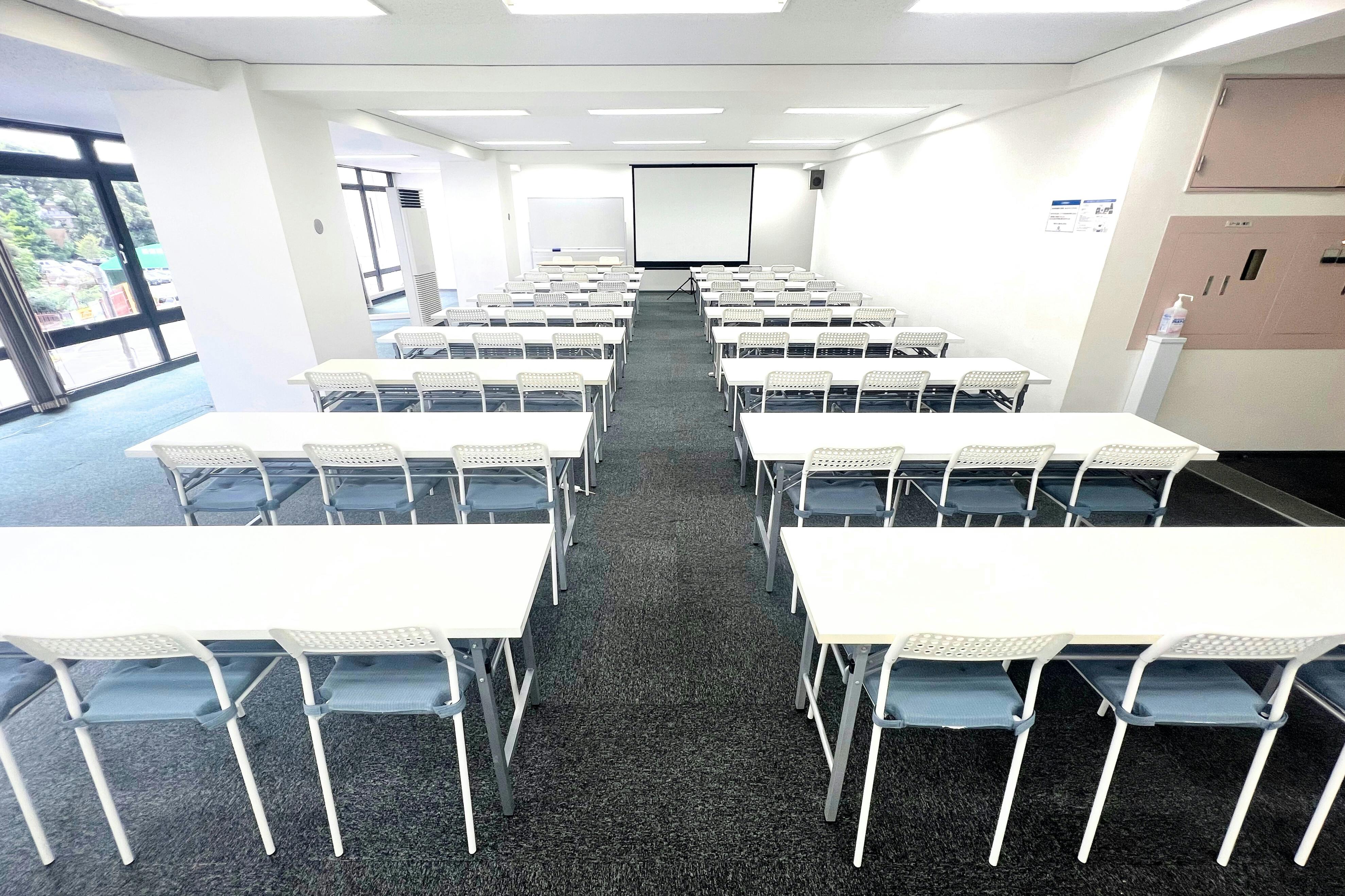 【新宿御苑前駅3分】招待制の製品PR会や受注販売会に適した50名程度収容可能なレンタルスペース