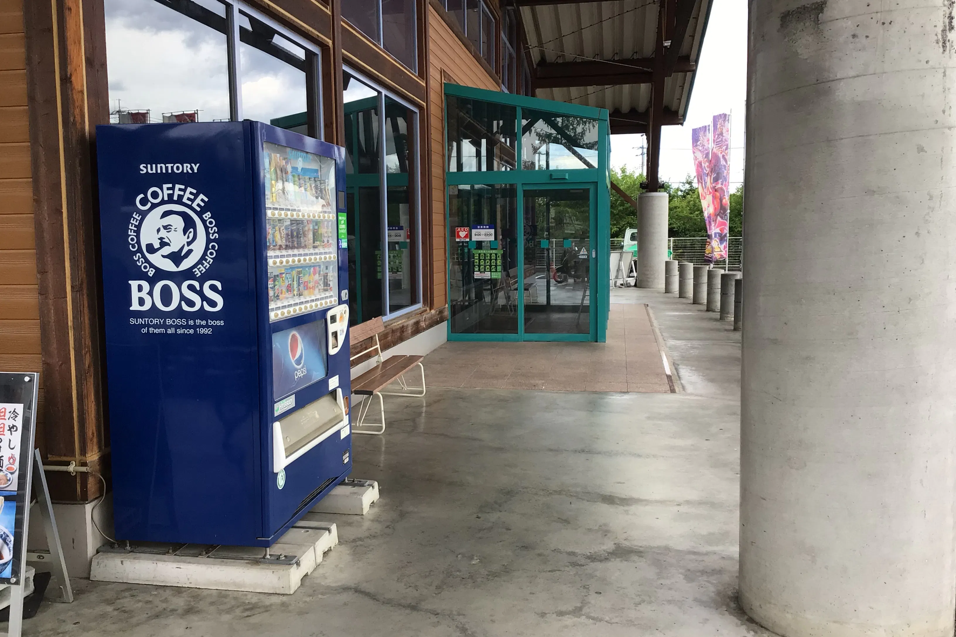 【ダイナム岡山院庄店ゆったり館】プロモーションに最適なアミューズメント施設のイベントスペース(出入口横)