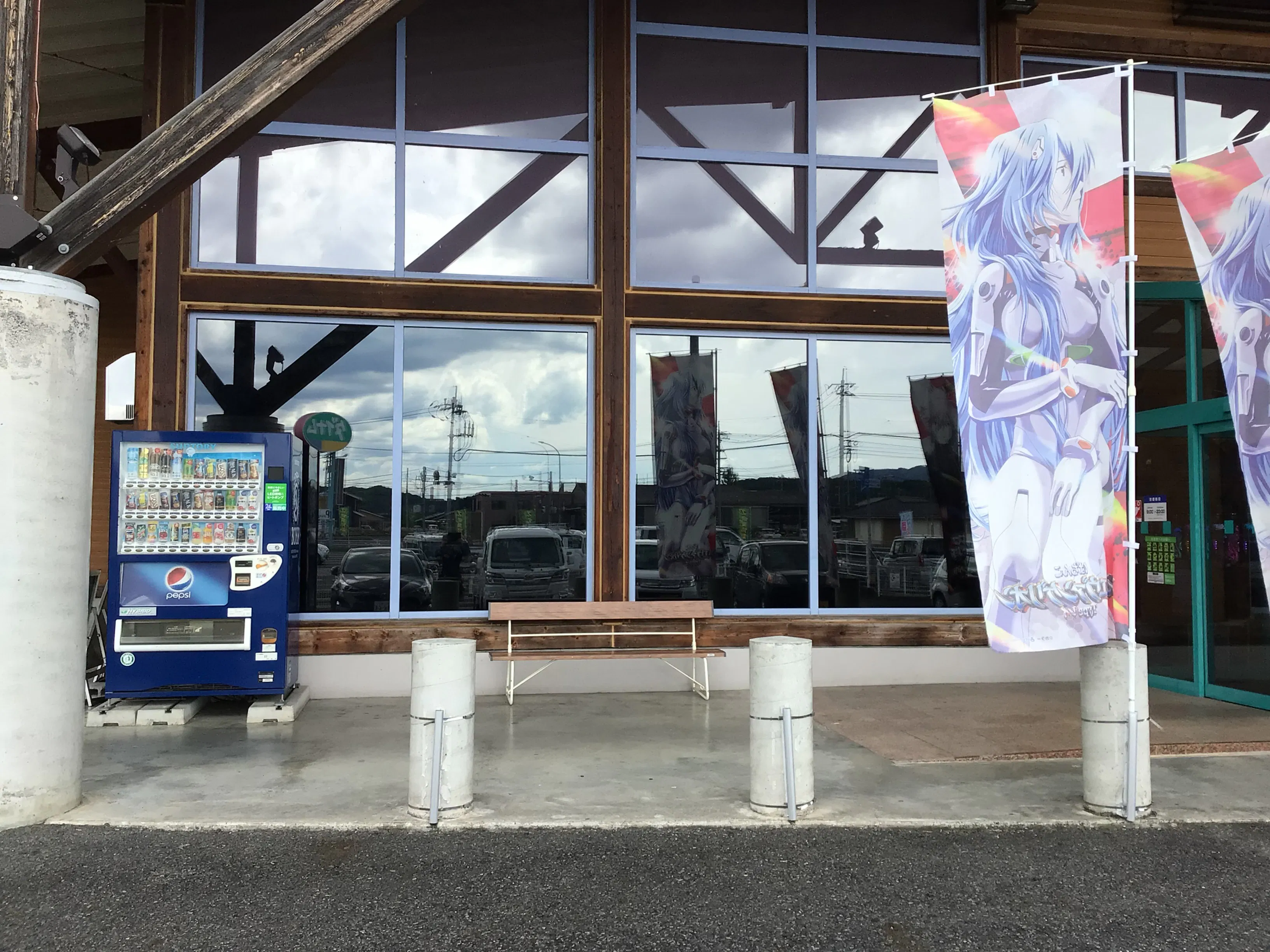 【ダイナム岡山院庄店ゆったり館】プロモーションに最適なアミューズメント施設のイベントスペース(出入口横)