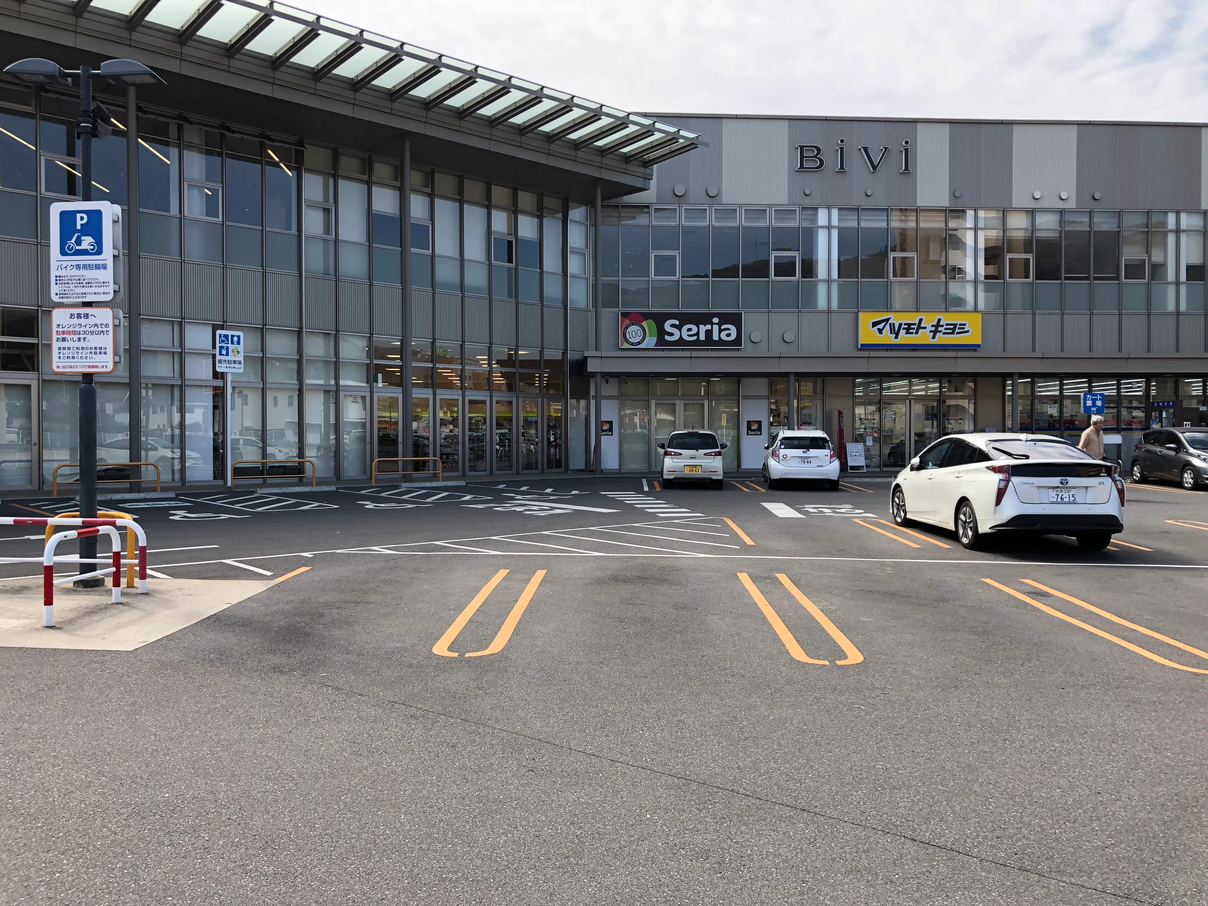 【Bivi日出】屋外でのイベントに適したマツモトキヨシ店舗付近のスペース