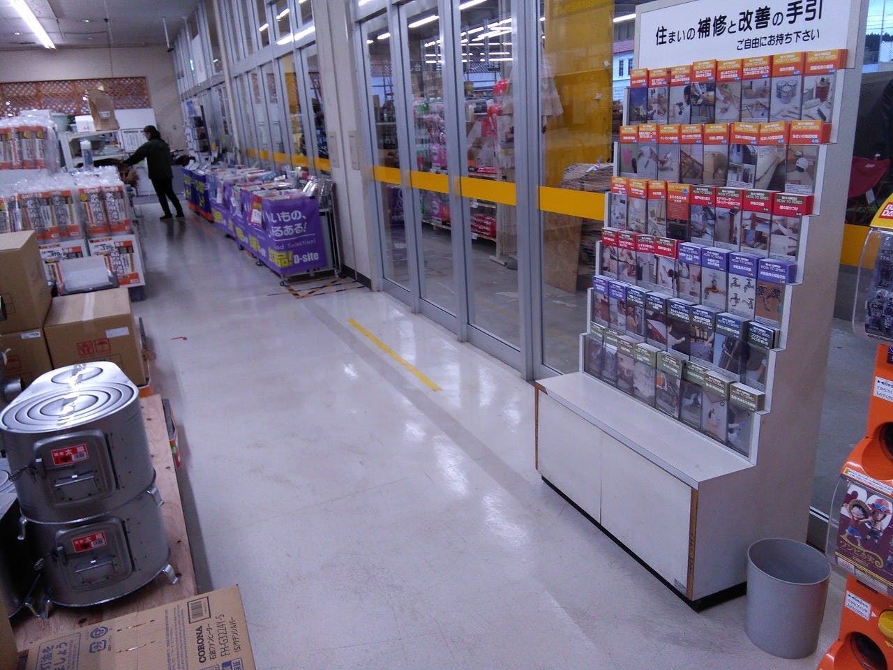 【サンデーむつ中央店】風除室 食物販やプロモーション等の出店に最適なホームセンター店内のイベントスペース