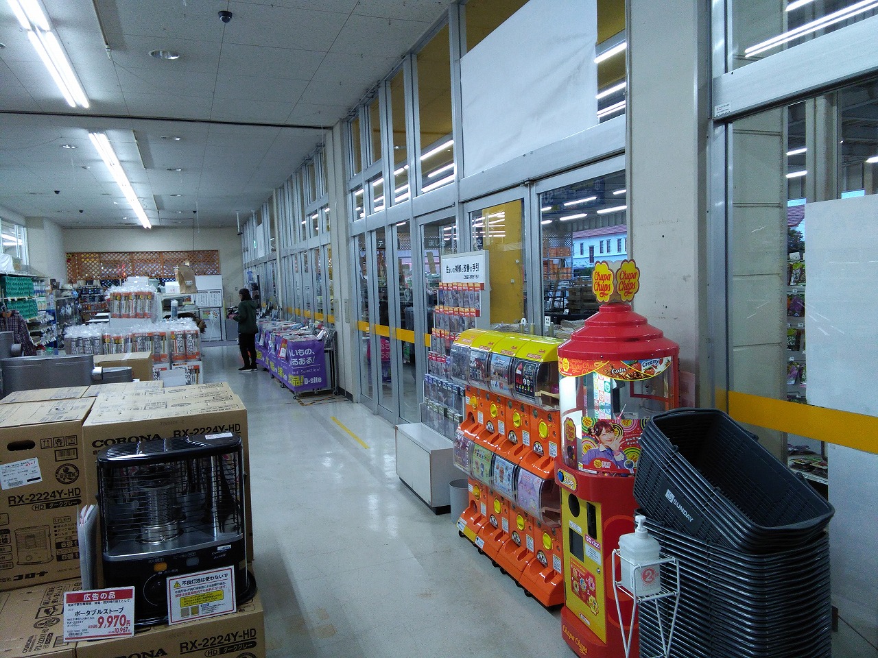 【サンデーむつ中央店】風除室　食物販やプロモーション等の出店に最適なホームセンター店内のイベントスペース