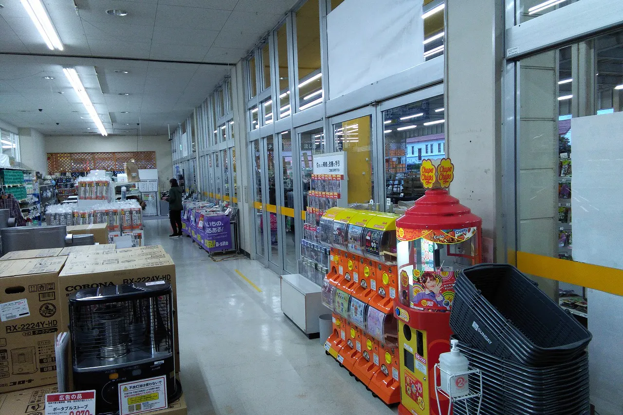 【サンデーむつ中央店】風除室 食物販やプロモーション等の出店に最適なホームセンター店内のイベントスペース