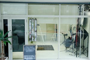 【新宿駅7分】写真映像撮影、ファン交流会、セルフ写真館、展示会に適した本格白ホリスタジオ