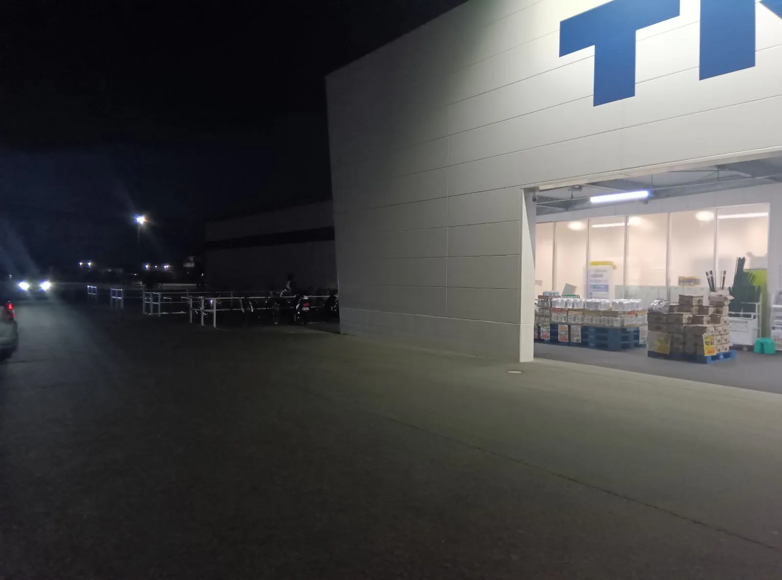 【スーパーセンタートライアル天理店】キッチンカー（調理営業）出店限定/屋外スペース