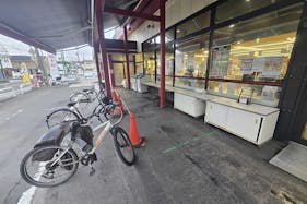 【富士屋瀬名店】プロモーションに最適な店舗入口前の軒先スペース