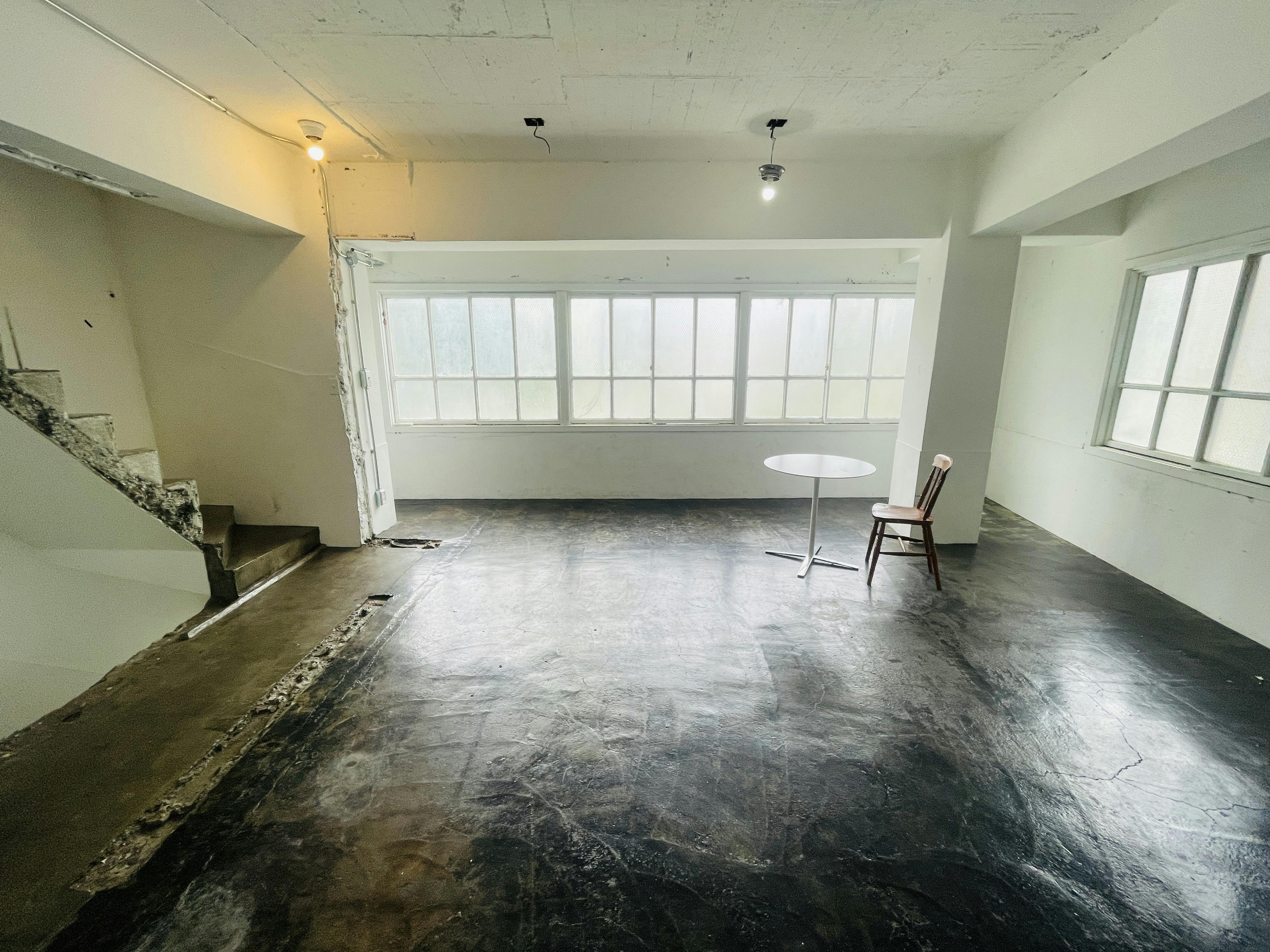 【国立競技場駅9分】展示会や撮影に適した白を基調とした自然光が入るスタジオの画像