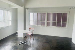 【国立競技場駅9分】展示会や撮影に適した白を基調とした自然光が入るスタジオ