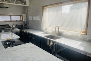 【国立競技場駅9分】展示会や撮影に適した白を基調とした自然光が入るスタジオ