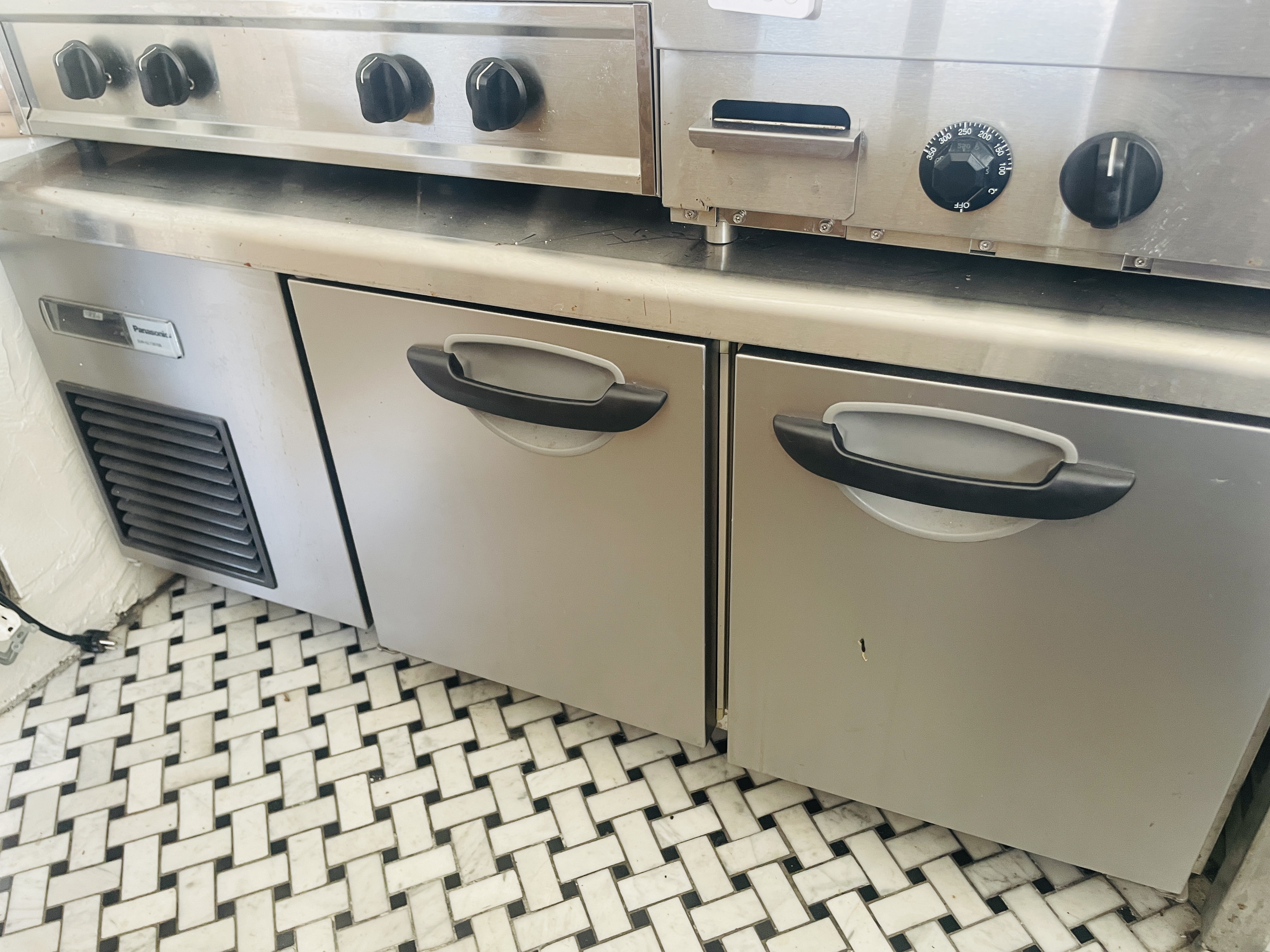 【国立競技場駅9分】展示会や撮影に適した白を基調とした自然光が入るスタジオ