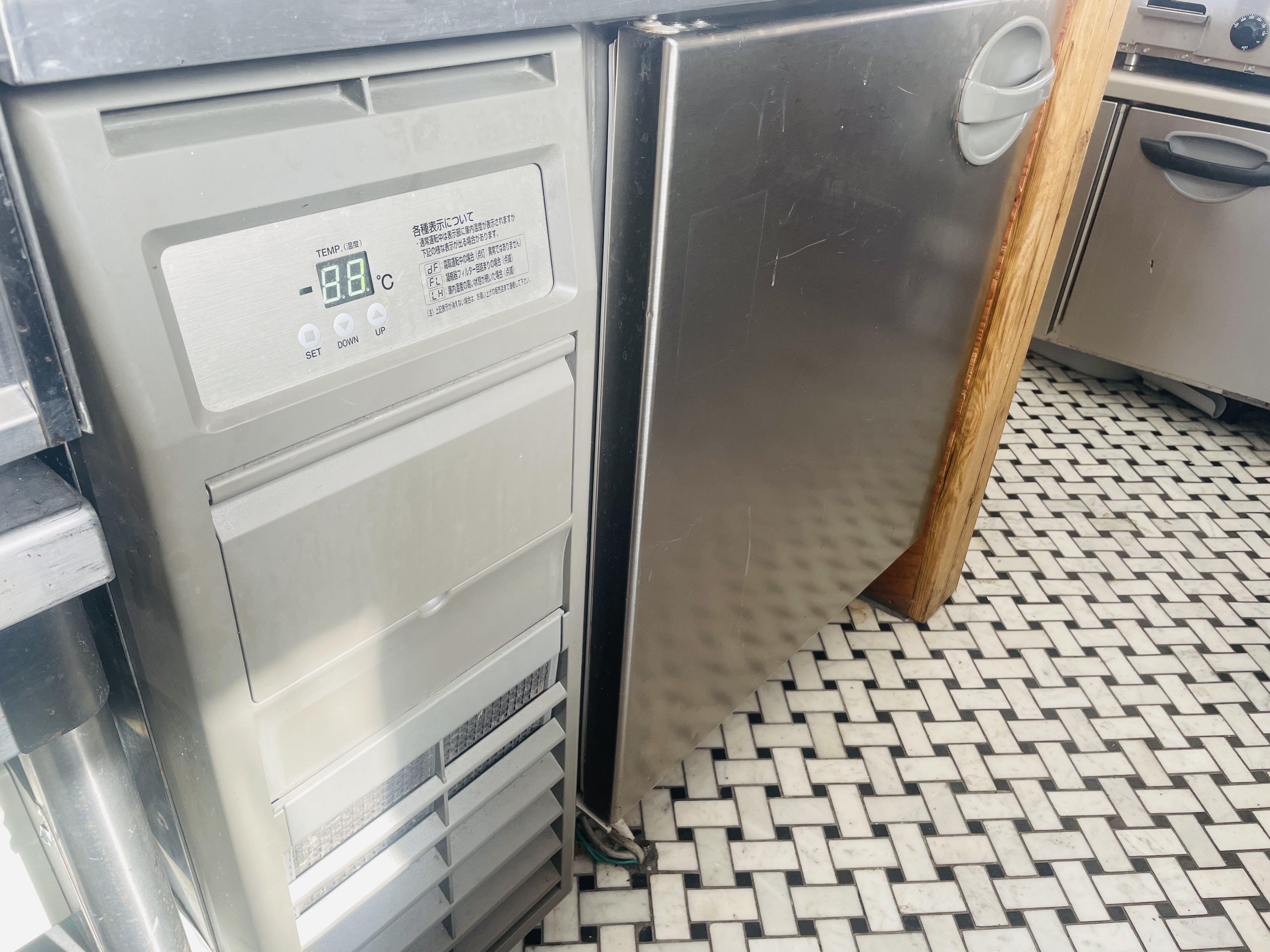 【国立競技場駅9分】展示会や撮影に適した白を基調とした自然光が入るスタジオ