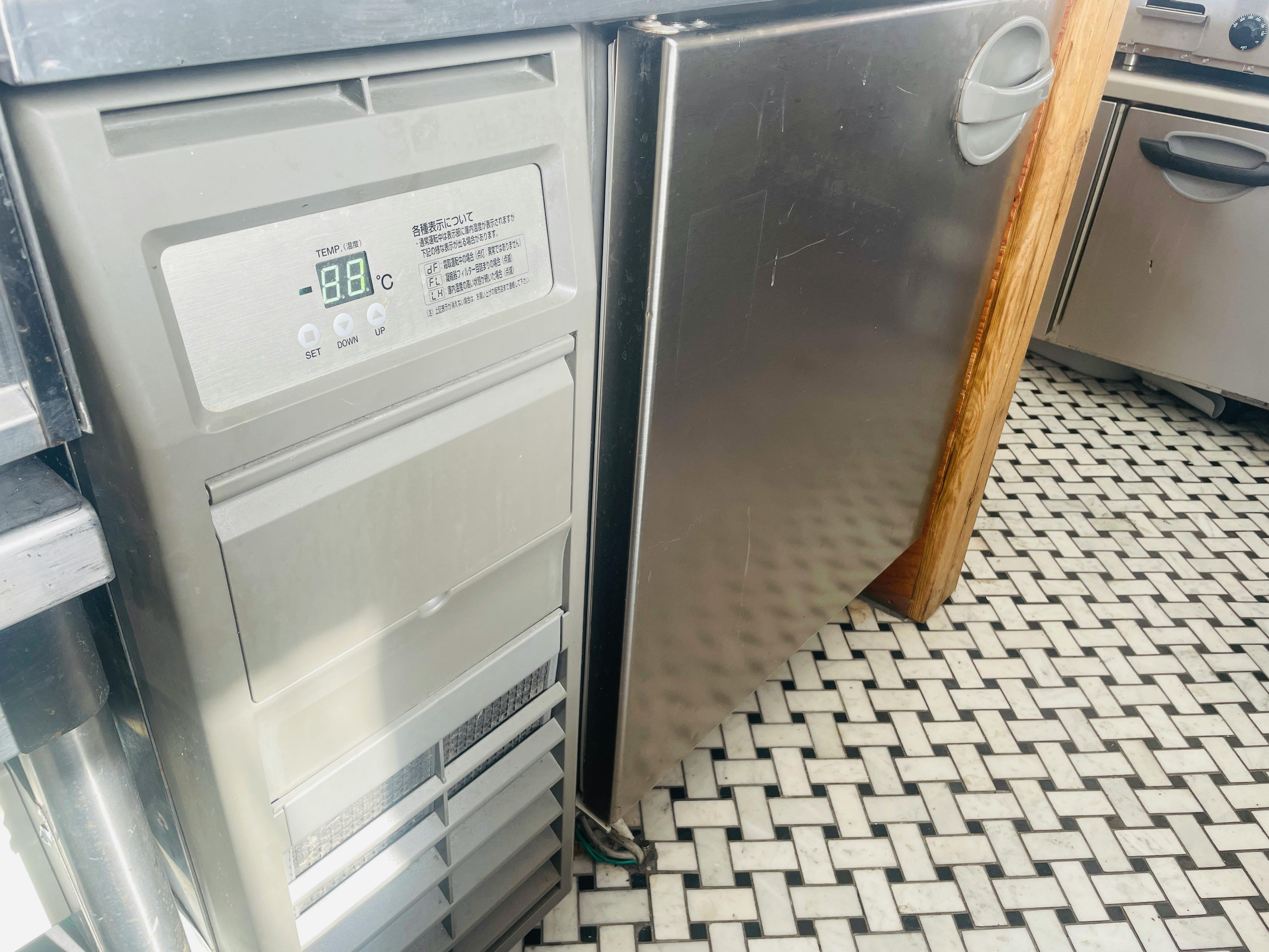 【国立競技場駅9分】展示会や撮影に適した白を基調とした自然光が入るスタジオ